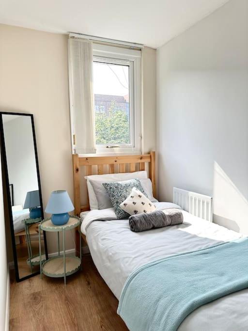 6 Guests House Old Trafford,Media City,City Centre, Free Parking Manchester Extérieur photo