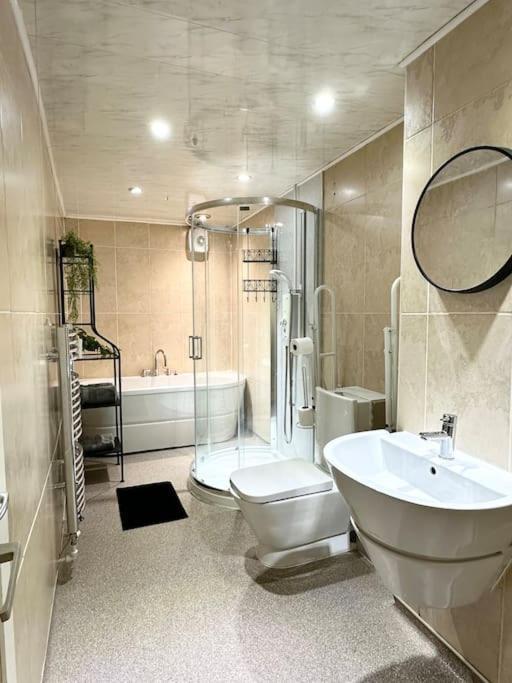 6 Guests House Old Trafford,Media City,City Centre, Free Parking Manchester Extérieur photo