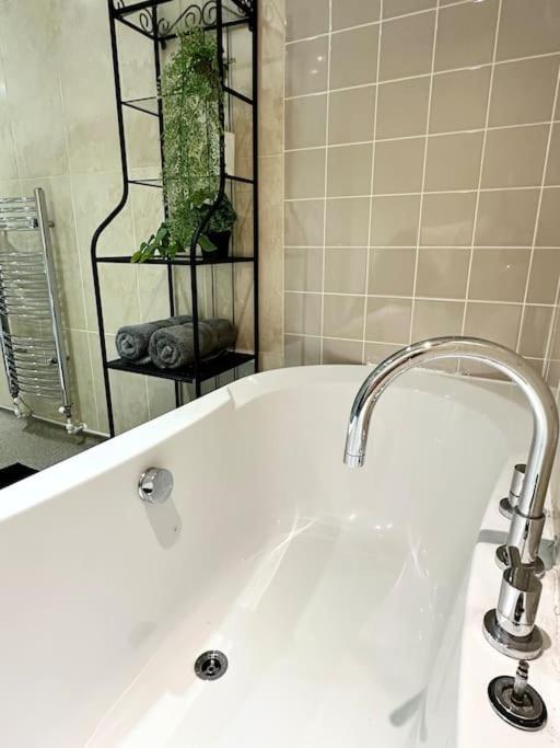 6 Guests House Old Trafford,Media City,City Centre, Free Parking Manchester Extérieur photo