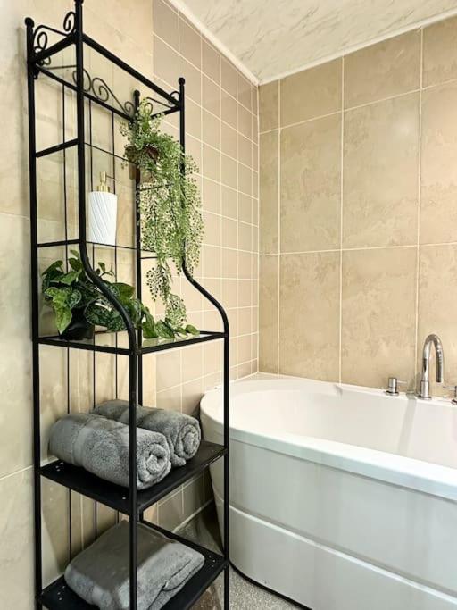 6 Guests House Old Trafford,Media City,City Centre, Free Parking Manchester Extérieur photo